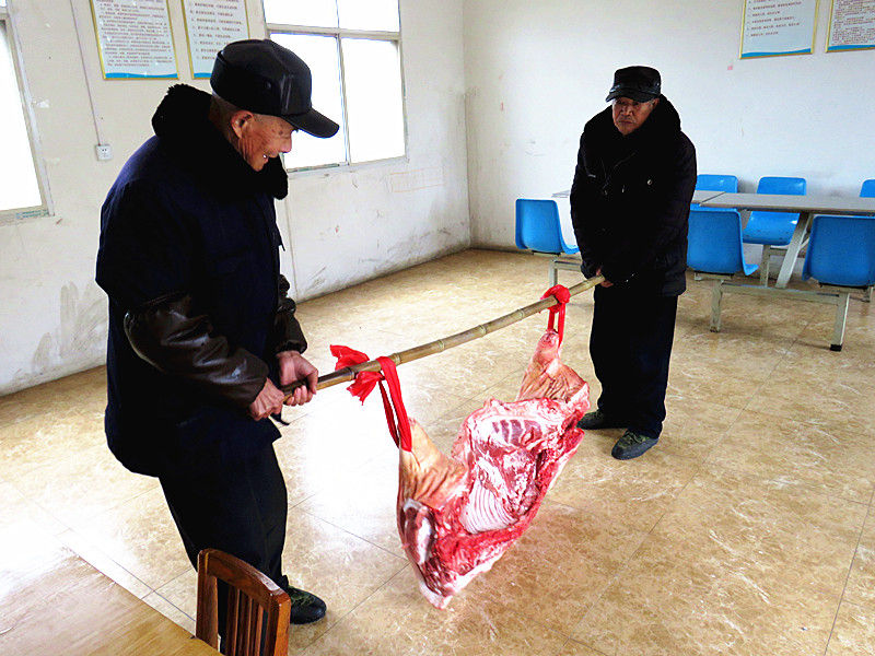 2020年每年組織員工慰問敬老院