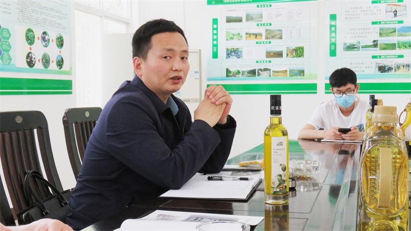 副縣長(zhǎng)王淼舸到金源油茶調(diào)研